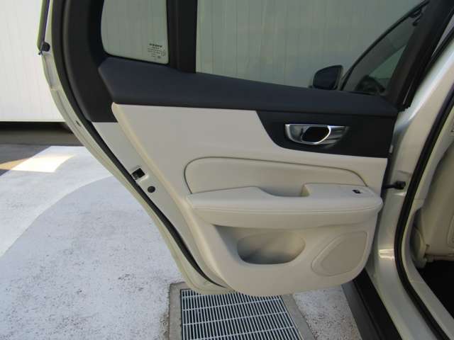 ボルボ Ｖ６０クロスカントリー Ｔ５ ＡＷＤ プロ ４ＷＤ R1年 (関東) 99