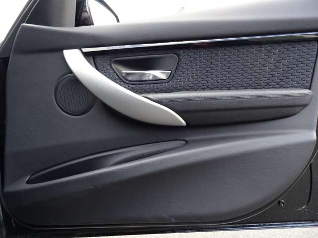 ＢＭＷ ３シリーズ ３２０ｉ　Ｍスポーツ H28年 (近畿) 99