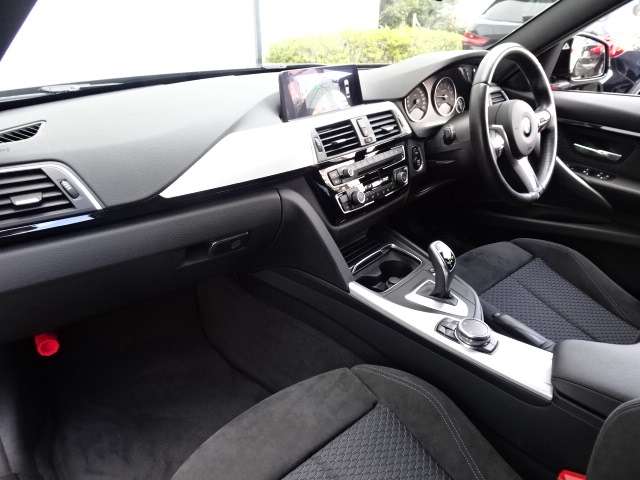 ＢＭＷ ３シリーズ ３２０ｉ　Ｍスポーツ H28年 (近畿) 99