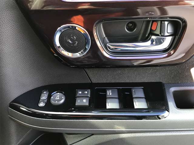 ホンダ Ｎ　ＢＯＸ カスタム ６６０ Ｌ ターボ コーディネートスタイル R5年 (近畿) 99