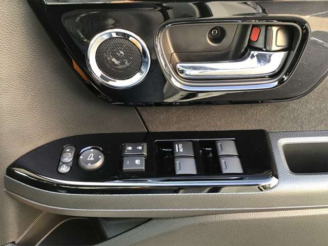 ホンダ Ｎ　ＢＯＸ カスタム ６６０ Ｌ ターボ R5年 (近畿) 99