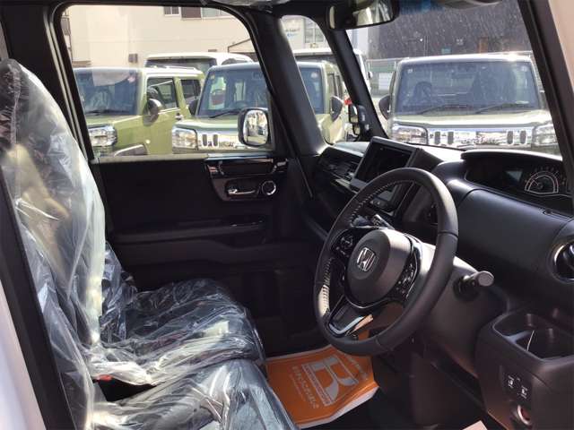 ホンダ Ｎ　ＢＯＸ カスタム ６６０ Ｌ ターボ R5年 (近畿) 99