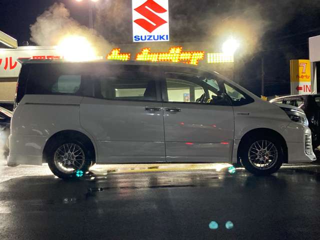 トヨタ ヴォクシー １．８ ハイブリッド ＺＳ 煌ＩＩ H29年 (東北) 99