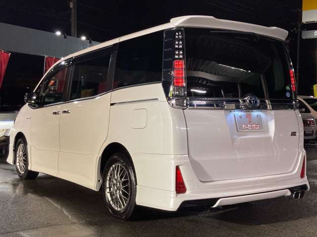 トヨタ ヴォクシー １．８ ハイブリッド ＺＳ 煌ＩＩ H29年 (東北) 99