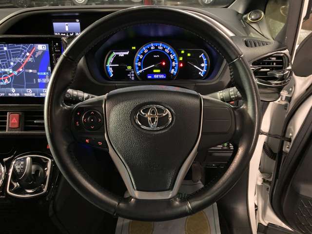 トヨタ ヴォクシー １．８ ハイブリッド ＺＳ 煌ＩＩ H29年 (東北) 99