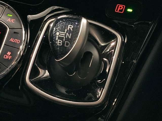 トヨタ ヴォクシー １．８ ハイブリッド ＺＳ 煌ＩＩ H29年 (東北) 99