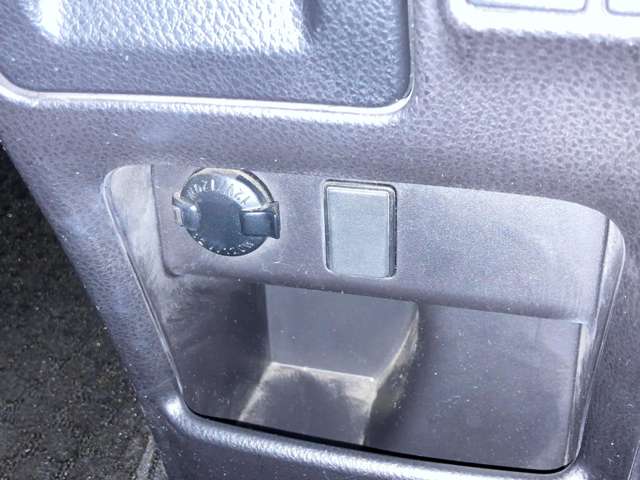 トヨタ ヴォクシー １．８ ハイブリッド ＺＳ 煌ＩＩ H29年 (東北) 99