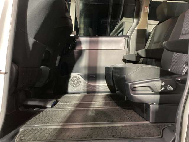 トヨタ ヴォクシー １．８ ハイブリッド ＺＳ 煌ＩＩ H29年 (東北) 99