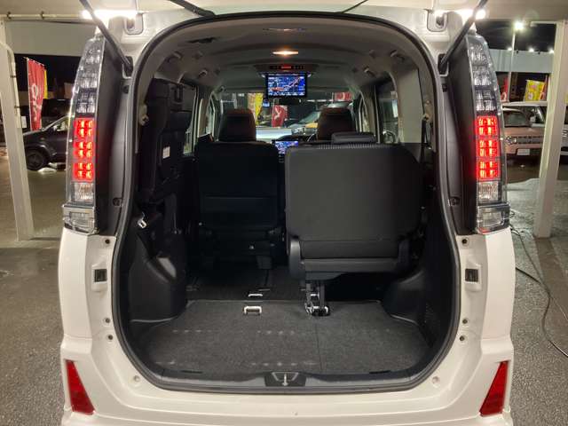 トヨタ ヴォクシー １．８ ハイブリッド ＺＳ 煌ＩＩ H29年 (東北) 99