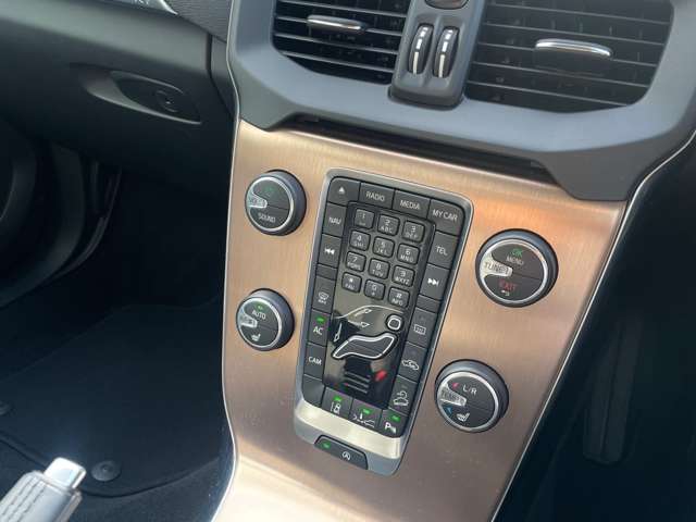 ボルボ Ｖ４０クロスカントリー Ｔ５ ４ＷＤ H27年 (東北) 99