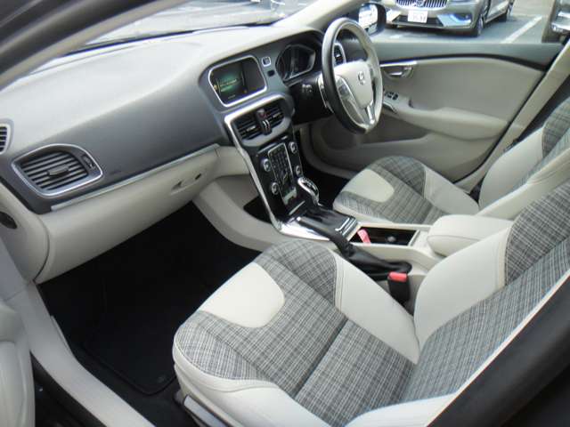 ボルボ Ｖ４０ Ｔ３　モメンタム H28年 (東北) 99