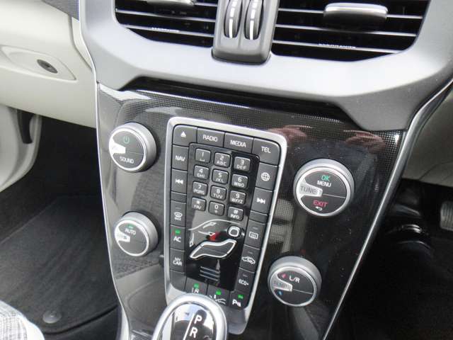 ボルボ Ｖ４０ Ｔ３　モメンタム H28年 (東北) 99