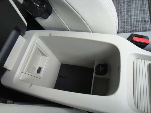 ボルボ Ｖ４０ Ｔ３　モメンタム H28年 (東北) 99