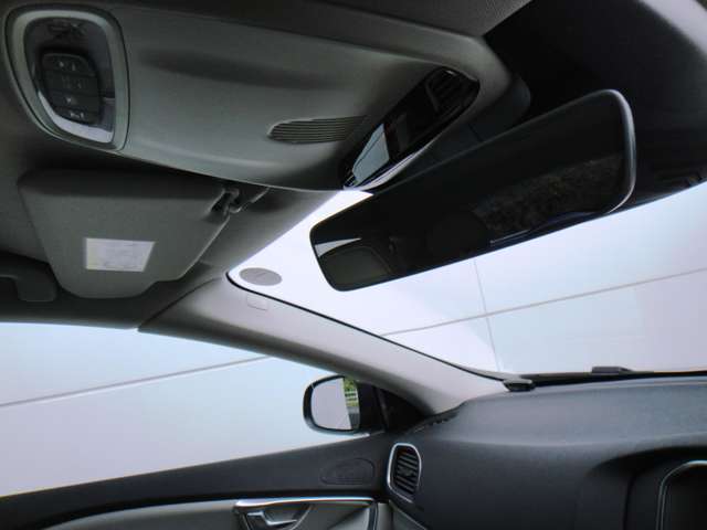 ボルボ Ｖ４０ Ｔ３　モメンタム H28年 (東北) 99