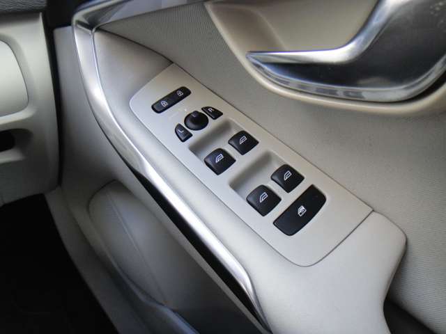 ボルボ Ｖ４０ Ｔ３　モメンタム H28年 (東北) 99