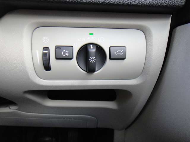 ボルボ Ｖ４０ Ｔ３　モメンタム H28年 (東北) 99