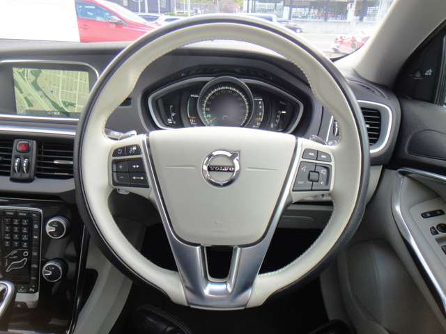 ボルボ Ｖ４０ Ｔ３　モメンタム H28年 (東北) 99