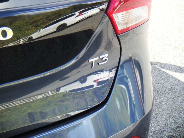 ボルボ Ｖ４０ Ｔ３　モメンタム H28年 (東北) 99