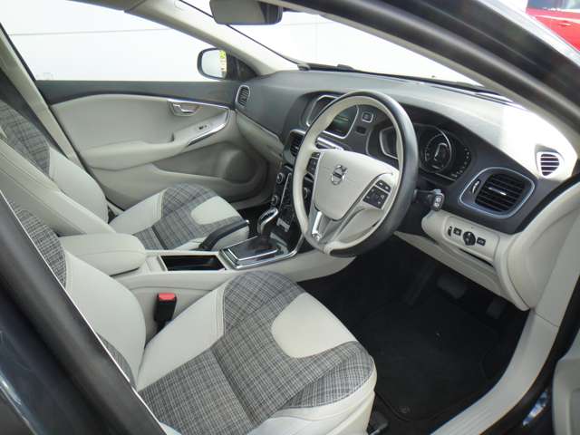 ボルボ Ｖ４０ Ｔ３　モメンタム H28年 (東北) 99