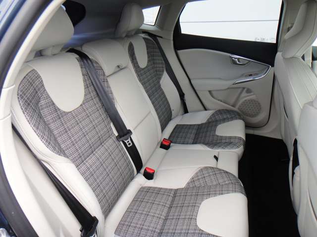 ボルボ Ｖ４０ Ｔ３　モメンタム H28年 (東北) 99