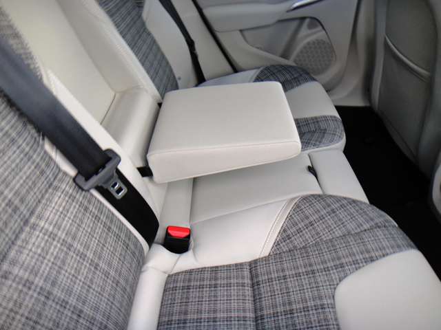 ボルボ Ｖ４０ Ｔ３　モメンタム H28年 (東北) 99