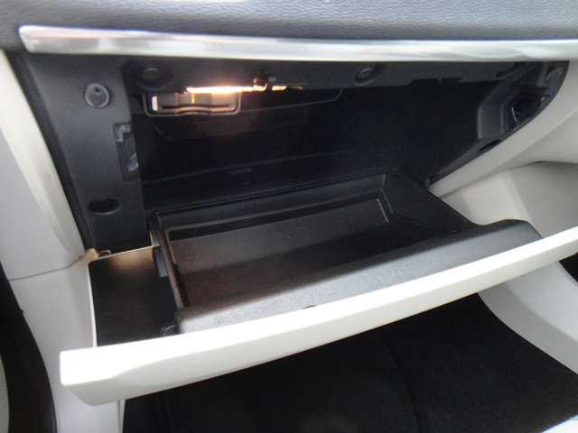 ボルボ Ｖ４０ Ｔ３　モメンタム H28年 (東北) 99