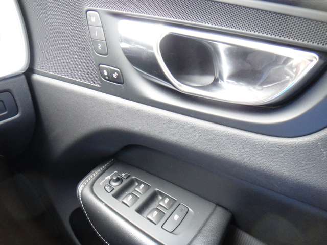 ボルボ ＸＣ６０ Ｔ５ ＡＷＤ インスクリプション ４ＷＤ H30年 (東北) 99