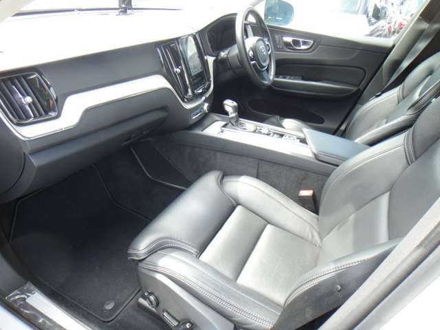 ボルボ ＸＣ６０ Ｔ５ ＡＷＤ インスクリプション ４ＷＤ H30年 (東北) 99