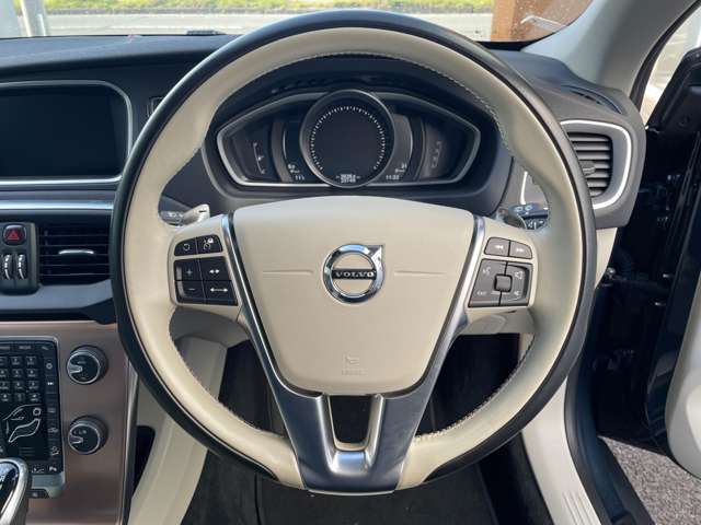 ボルボ Ｖ４０クロスカントリー Ｔ５ ＡＷＤ モメンタム ４ＷＤ H29年 (東北) 99