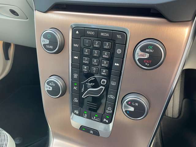 ボルボ Ｖ４０クロスカントリー Ｔ５ ＡＷＤ モメンタム ４ＷＤ H29年 (東北) 99