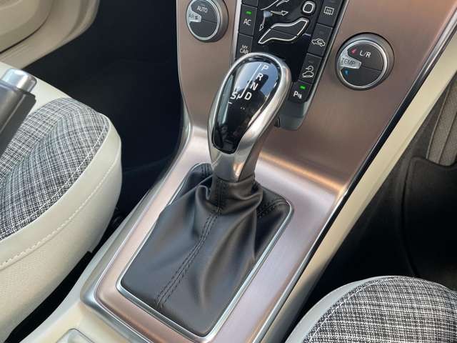 ボルボ Ｖ４０クロスカントリー Ｔ５ ＡＷＤ モメンタム ４ＷＤ H29年 (東北) 99