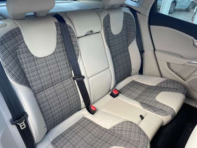 ボルボ Ｖ４０クロスカントリー Ｔ５ ＡＷＤ モメンタム ４ＷＤ H29年 (東北) 99