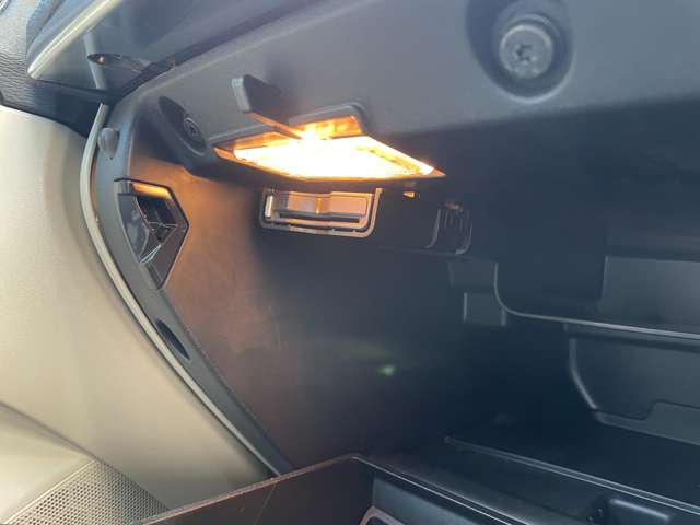 ボルボ Ｖ４０クロスカントリー Ｔ５ ＡＷＤ モメンタム ４ＷＤ H29年 (東北) 99