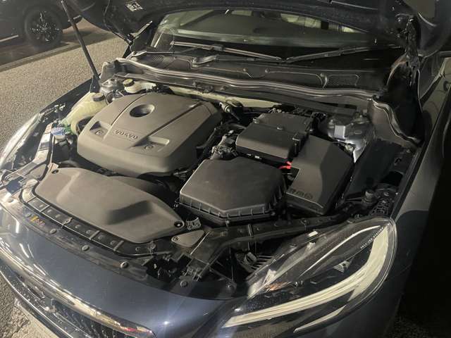 ボルボ Ｖ４０クロスカントリー Ｔ５ ＡＷＤ モメンタム ４ＷＤ H29年 (東北) 99