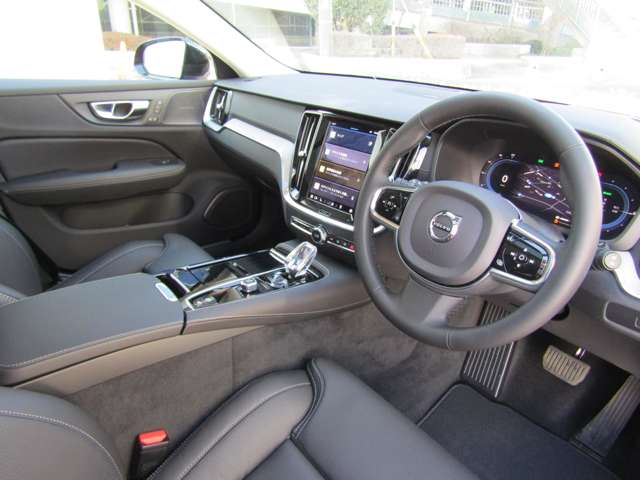 ボルボ Ｖ６０ リチャージ アルティメット Ｔ６ ＡＷＤ プラグイン ハイブリッド ４ＷＤ R4年 (関東) 99