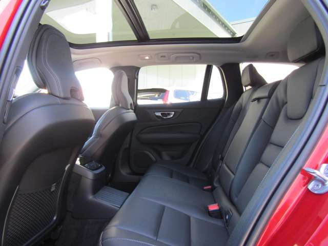 ボルボ Ｖ６０ リチャージ アルティメット Ｔ６ ＡＷＤ プラグイン ハイブリッド ４ＷＤ R4年 (関東) 99