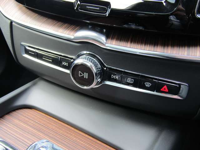 ボルボ ＸＣ６０ リチャージ アルティメット Ｔ６ ＡＷＤ プラグイン ハイブリッド ４ＷＤ R4年 (関東) 99