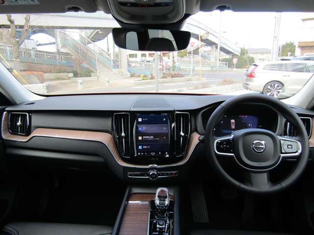 ボルボ ＸＣ６０ リチャージ アルティメット Ｔ６ ＡＷＤ プラグイン ハイブリッド ４ＷＤ R4年 (関東) 99