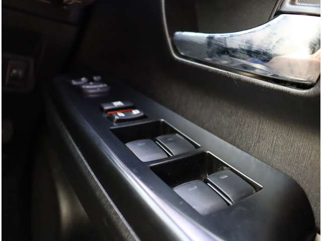 トヨタ プリウスΑ １．８ Ｓ H29年 (関東) 99