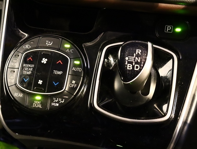 トヨタ エスクァイア　ハイブリッド １．８ ハイブリッド ＧＩ H27年 (関東) 99