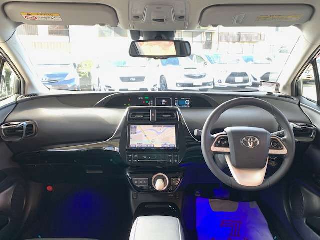 トヨタ プリウス １．８ Ａ プレミアム ツーリングセレクション Ｅ－ＦＯＵＲ ４ＷＤ H28年 (東北) 99