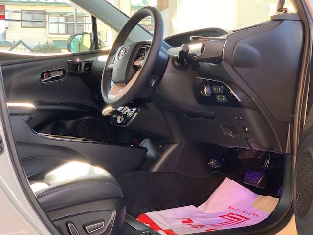 トヨタ プリウス １．８ Ａ プレミアム ツーリングセレクション Ｅ－ＦＯＵＲ ４ＷＤ H28年 (東北) 99