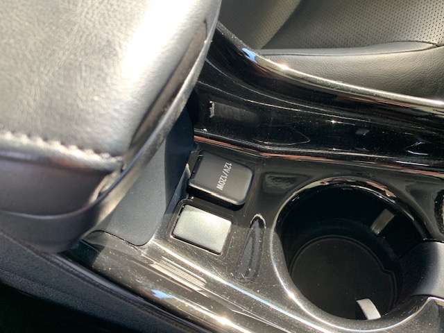 トヨタ プリウス １．８ Ａ プレミアム ツーリングセレクション Ｅ－ＦＯＵＲ ４ＷＤ H28年 (東北) 99