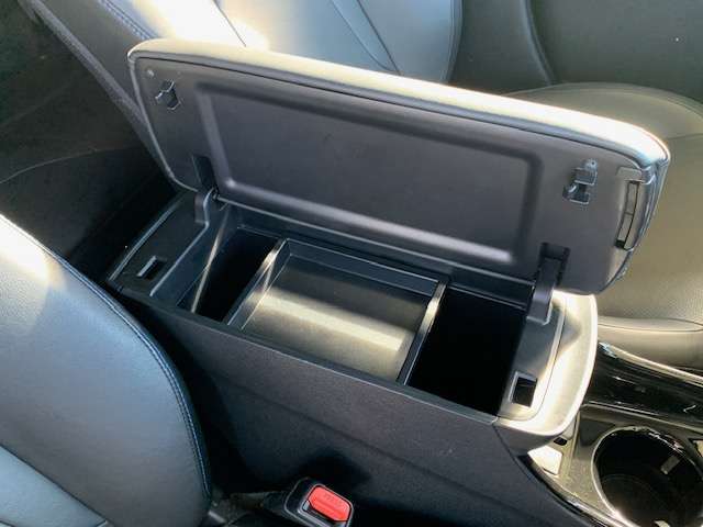 トヨタ プリウス １．８ Ａ プレミアム ツーリングセレクション Ｅ－ＦＯＵＲ ４ＷＤ H28年 (東北) 99