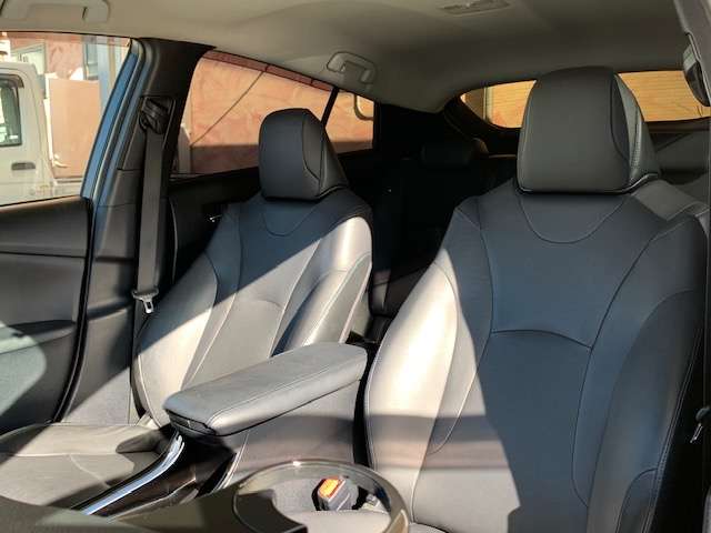 トヨタ プリウス １．８ Ａ プレミアム ツーリングセレクション Ｅ－ＦＯＵＲ ４ＷＤ H28年 (東北) 99