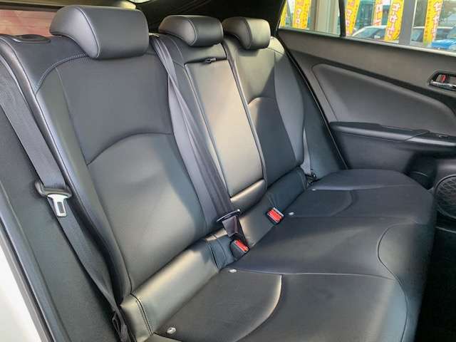 トヨタ プリウス １．８ Ａ プレミアム ツーリングセレクション Ｅ－ＦＯＵＲ ４ＷＤ H28年 (東北) 99