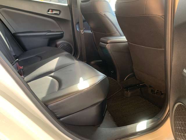 トヨタ プリウス １．８ Ａ プレミアム ツーリングセレクション Ｅ－ＦＯＵＲ ４ＷＤ H28年 (東北) 99