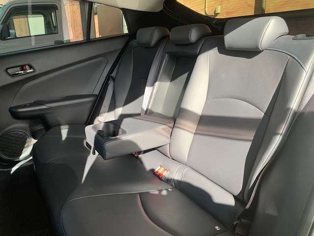 トヨタ プリウス １．８ Ａ プレミアム ツーリングセレクション Ｅ－ＦＯＵＲ ４ＷＤ H28年 (東北) 99