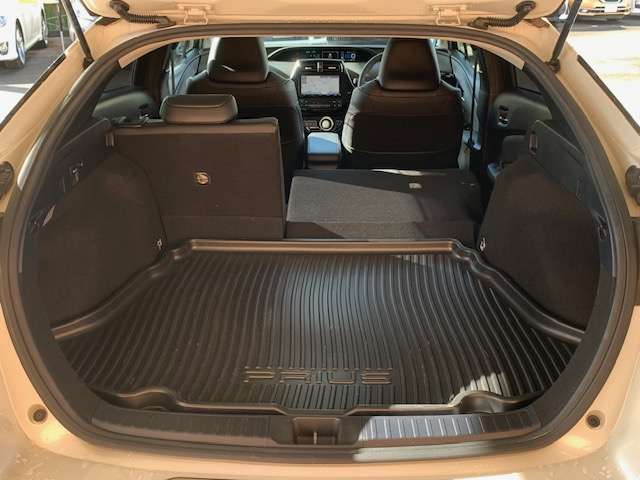 トヨタ プリウス １．８ Ａ プレミアム ツーリングセレクション Ｅ－ＦＯＵＲ ４ＷＤ H28年 (東北) 99