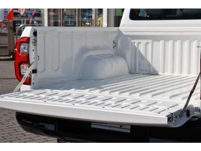 トヨタ ハイラックス ２．４ Ｚ ＧＲスポーツ ディーゼルターボ ４ＷＤ R5年 (東海) 99